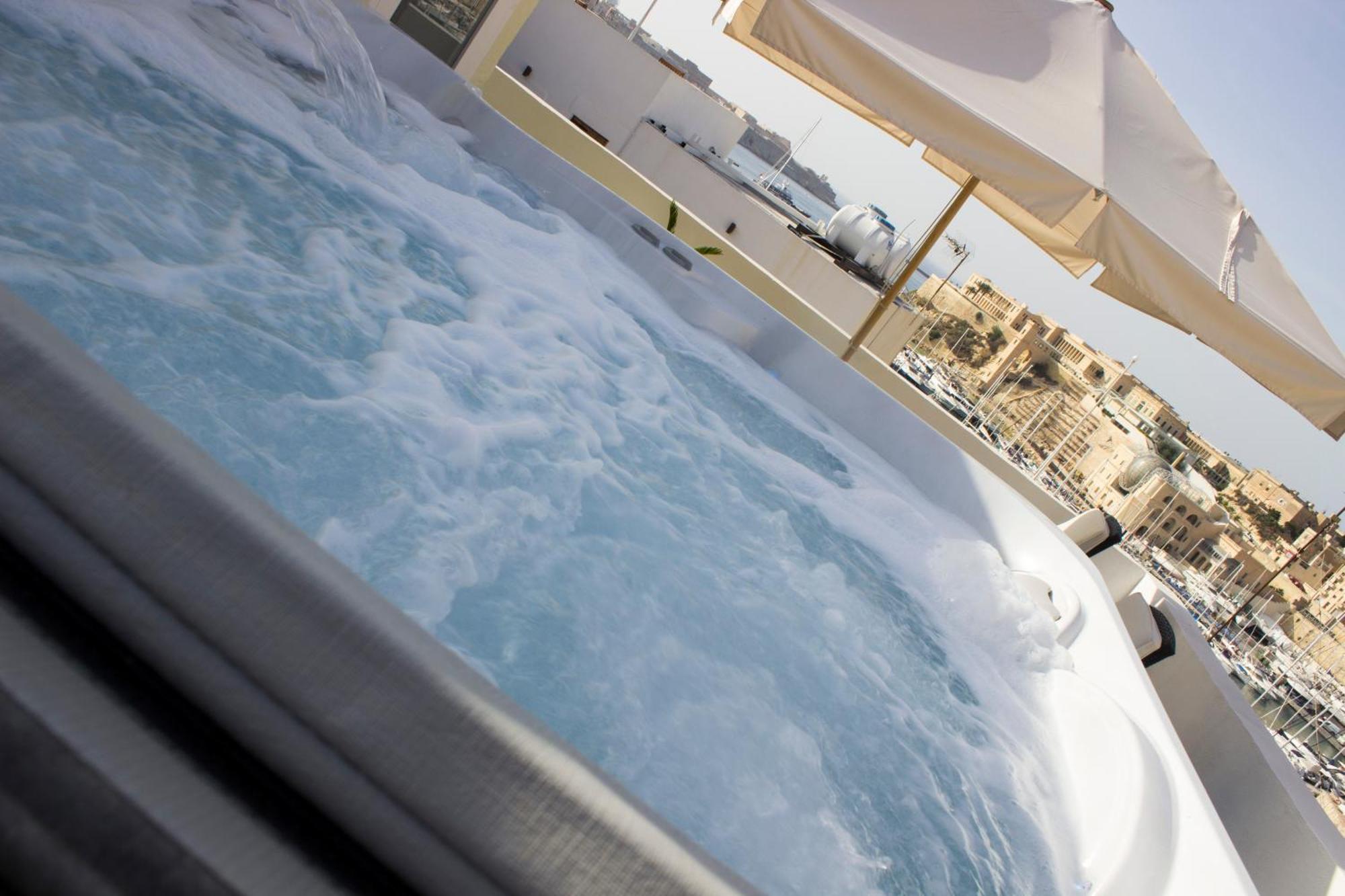 דירות Bebirgu Palazzino Luxury 2 Jacuzzi To Share מראה חיצוני תמונה
